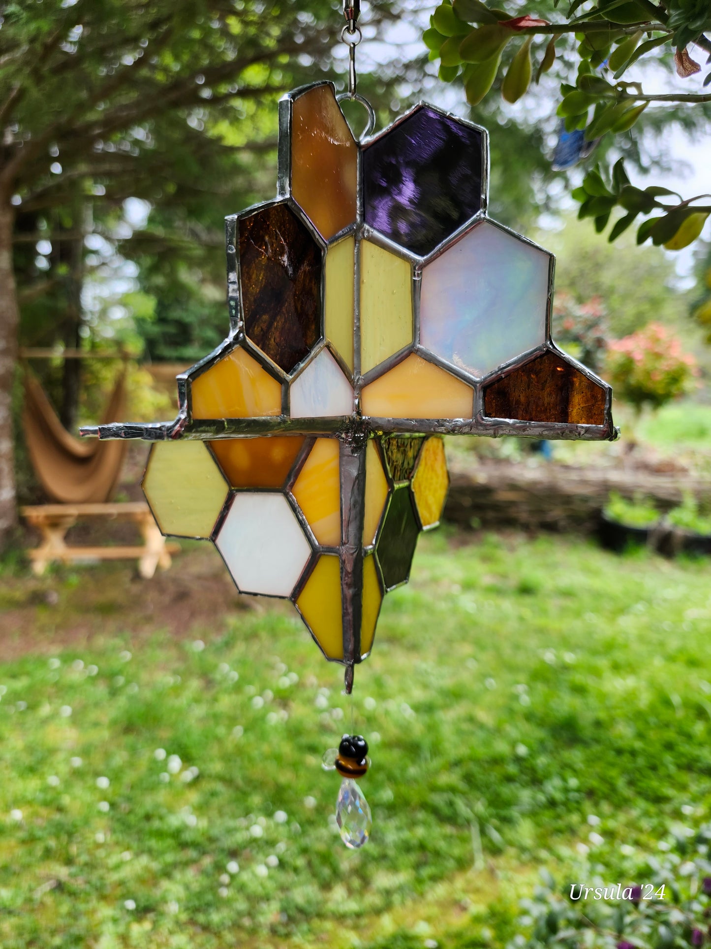 Wind Spinner, Honey Comb spinner with Lampwork bee