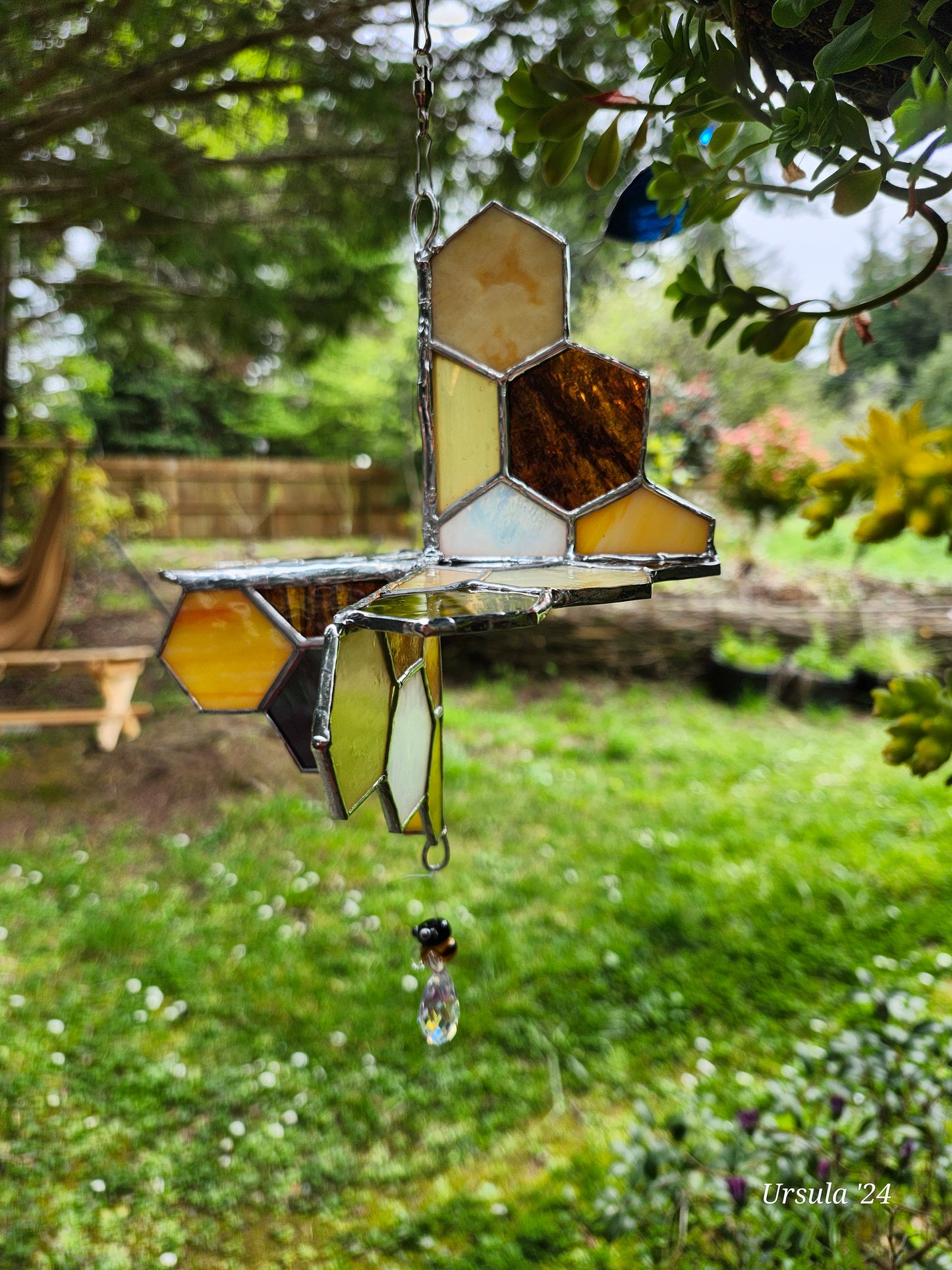 Wind Spinner, Honey Comb spinner with Lampwork bee