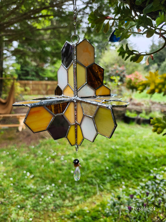 Wind Spinner, Honey Comb spinner with Lampwork bee