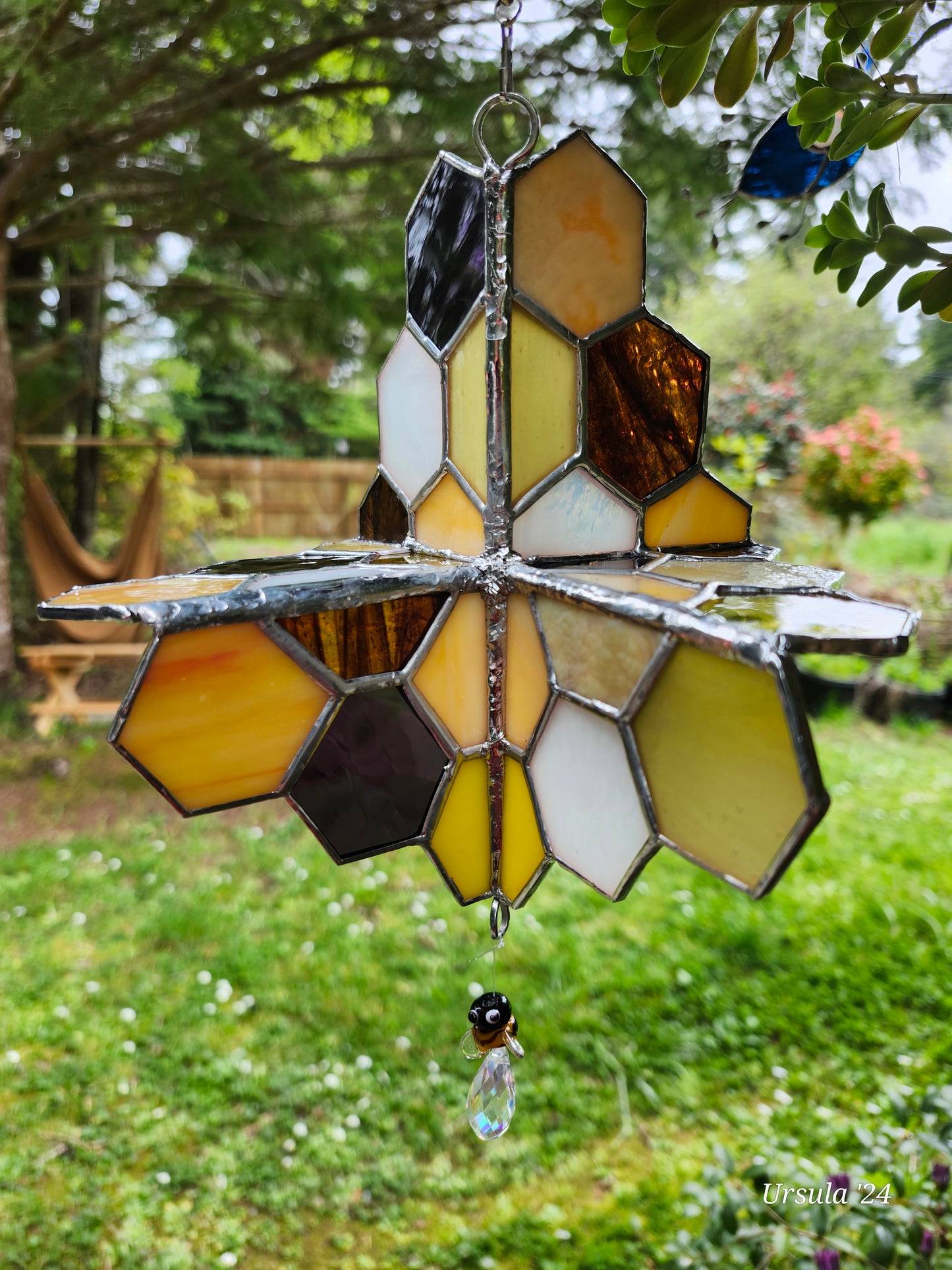 Wind Spinner, Honey Comb spinner with Lampwork bee