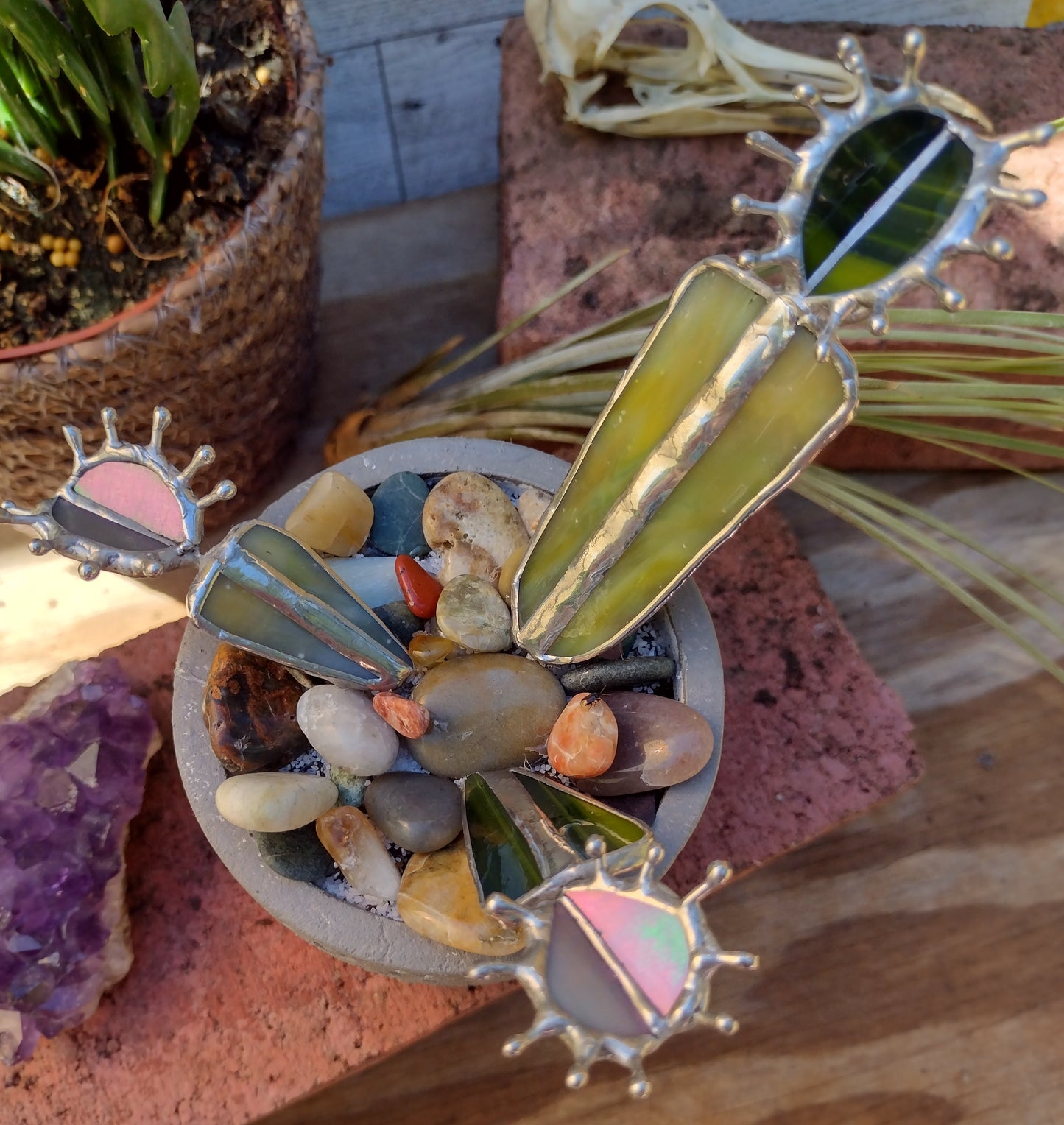 Venus Fly Trap sun catcher, 3D, 3" pot, Bandon Beach Agate, iridescent glass, Stained Glass